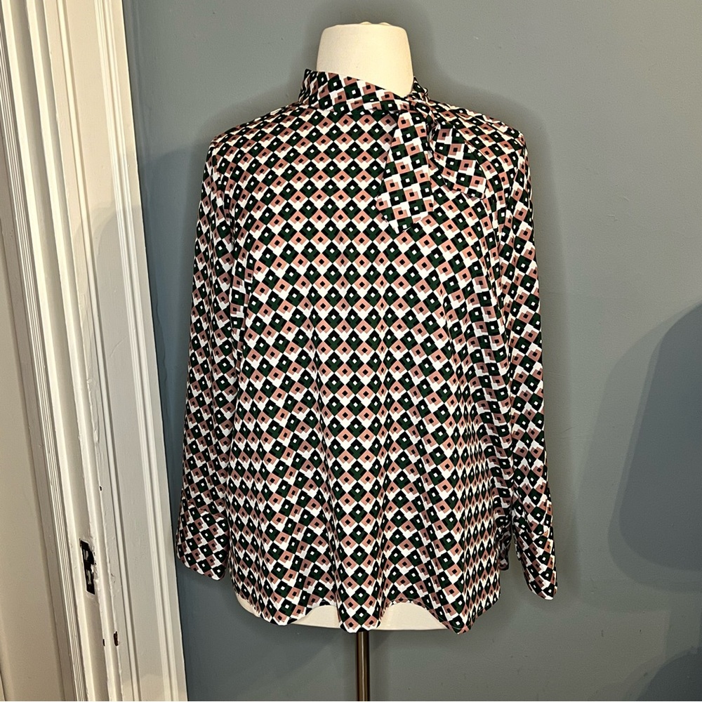 ELOQUII geometric blouse sz20 neutral pink with green